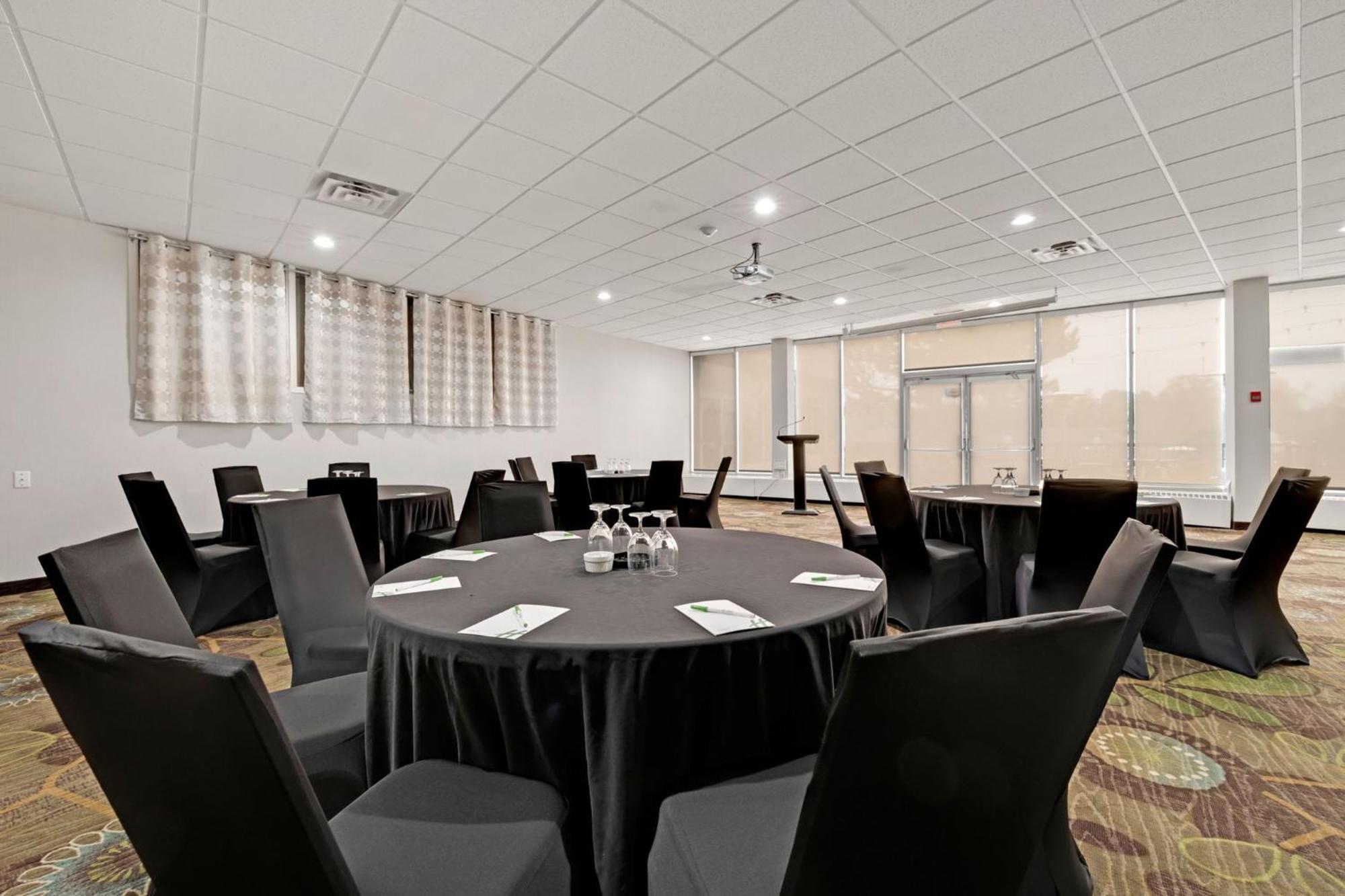 Holiday Inn Hotel Peterborough Waterfront By Ihg Esterno foto