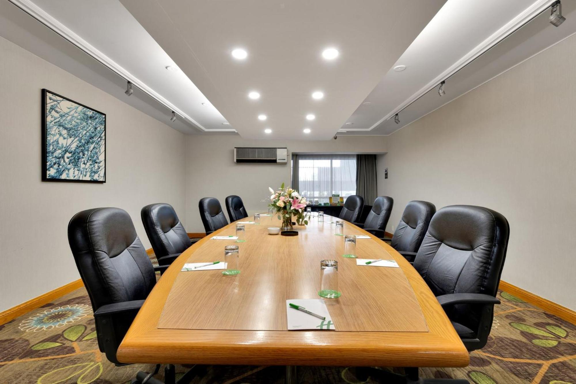 Holiday Inn Hotel Peterborough Waterfront By Ihg Esterno foto