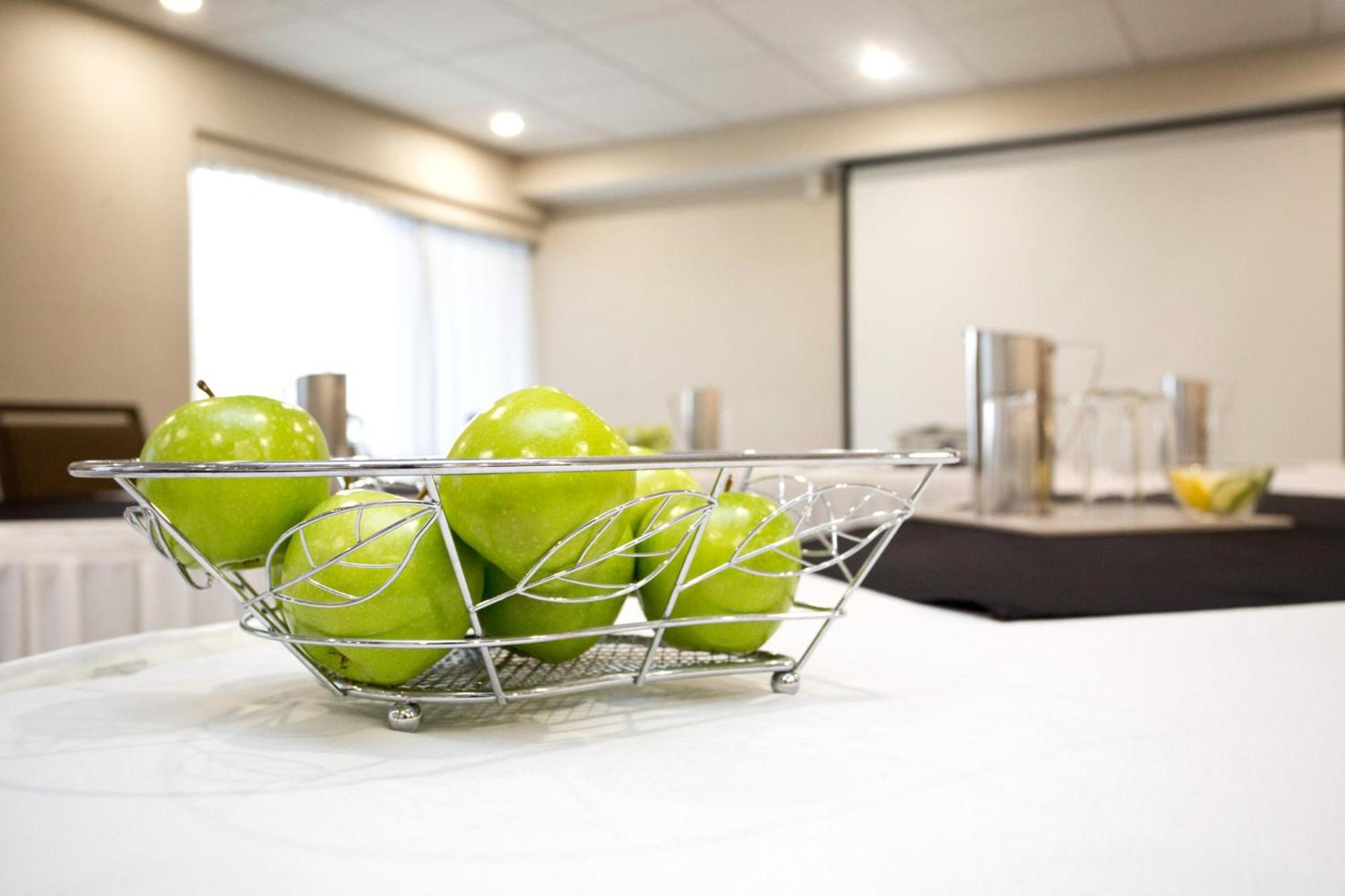 Holiday Inn Hotel Peterborough Waterfront By Ihg Esterno foto