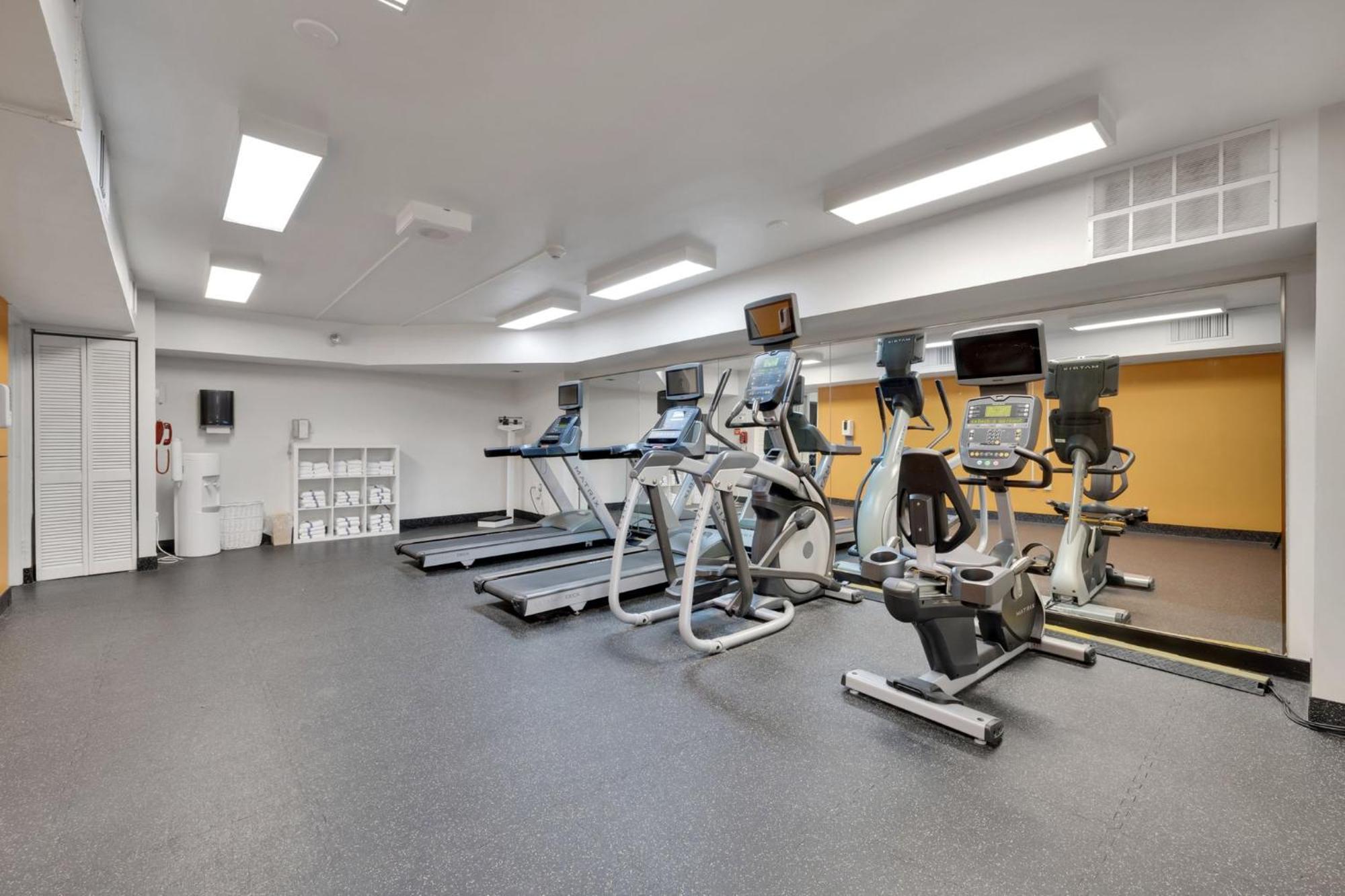 Holiday Inn Hotel Peterborough Waterfront By Ihg Esterno foto