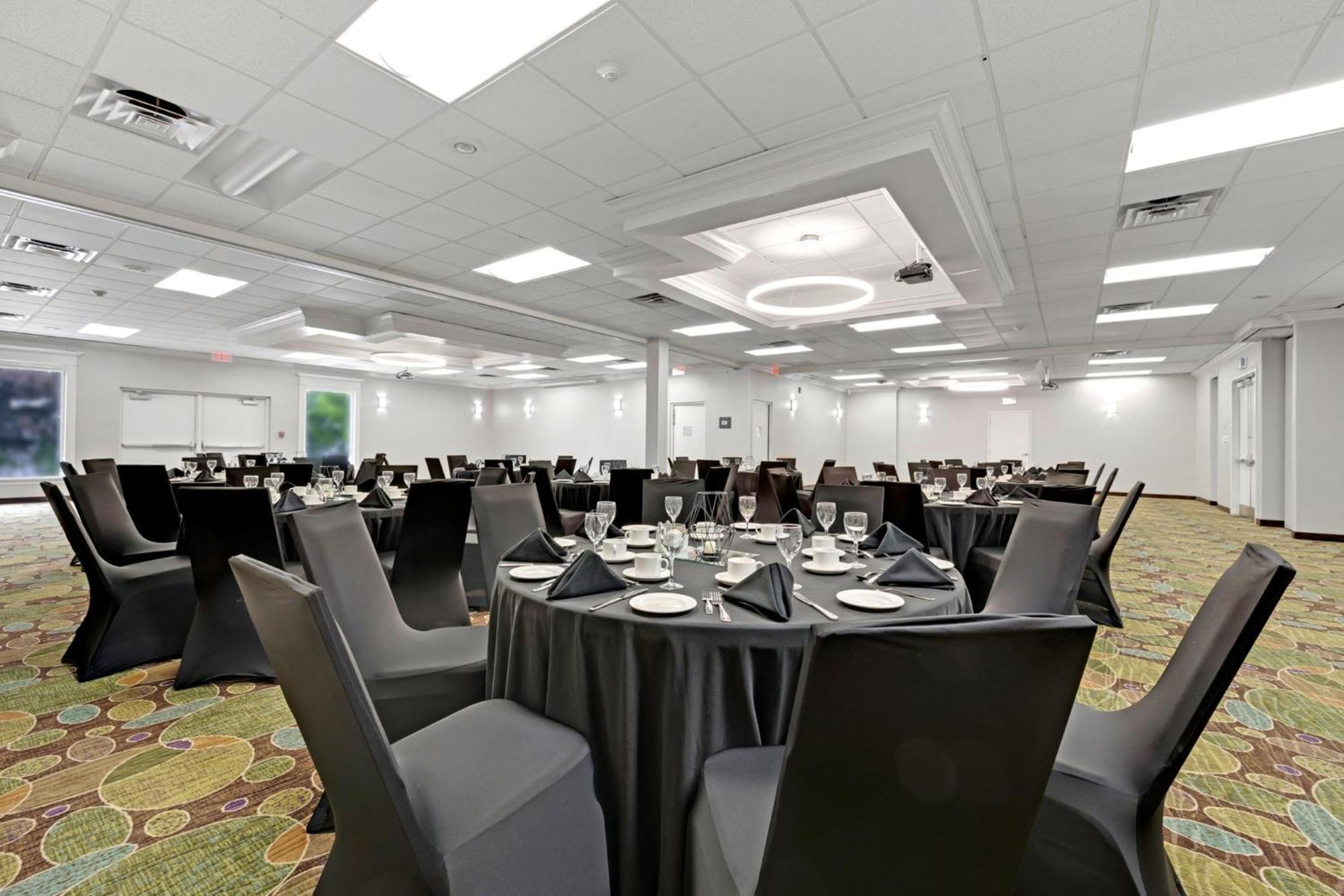 Holiday Inn Hotel Peterborough Waterfront By Ihg Esterno foto